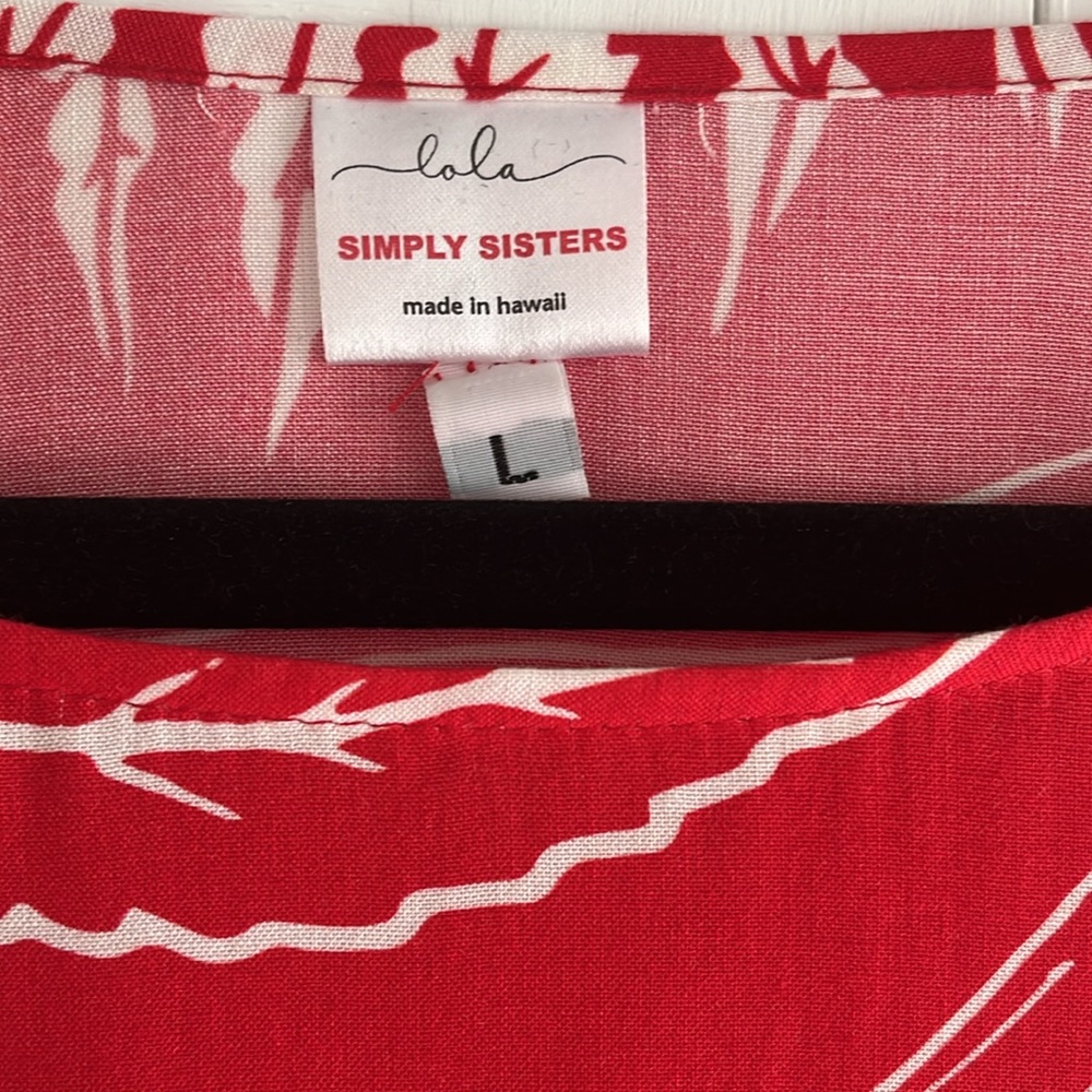 🌺Very gently worn (once) Simply Sisters by Lola Miller size L handkerchief top.